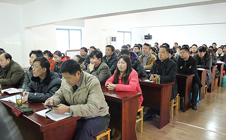 草莓视频在线观看18网页邀请著名经济学教授陆满平来企做“融资上市”培训(图2)